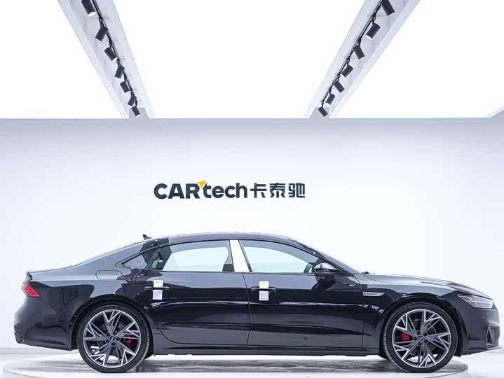 Фото 8 - Audi A7L