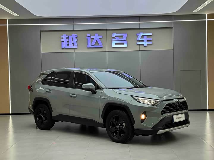 Фото 3 - Toyota RAV4