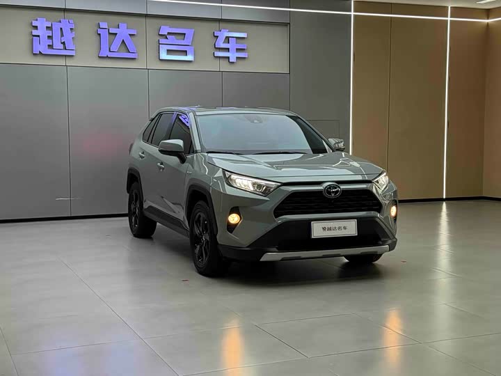 Фото 4 - Toyota RAV4