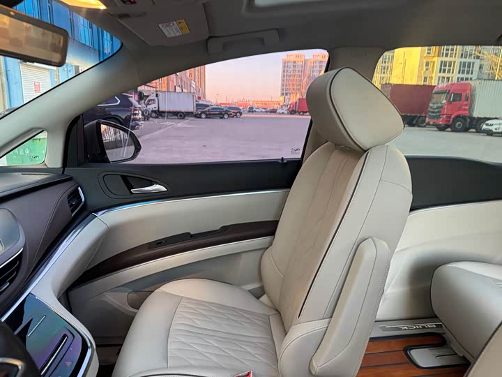 Фото 5 - Buick GL8 ES