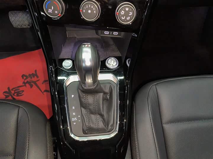 Фото 6 - Volkswagen T-Roc