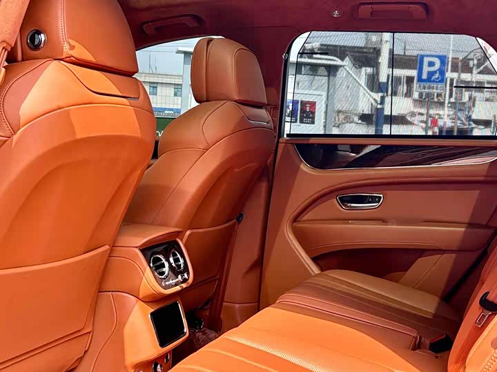 Фото 9 - Bentley Bentayga