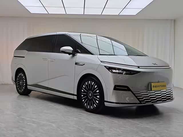 Фото 3 - XPeng X9