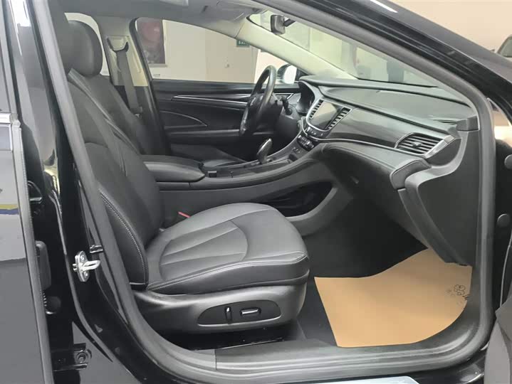 Фото 8 - Buick LaCrosse