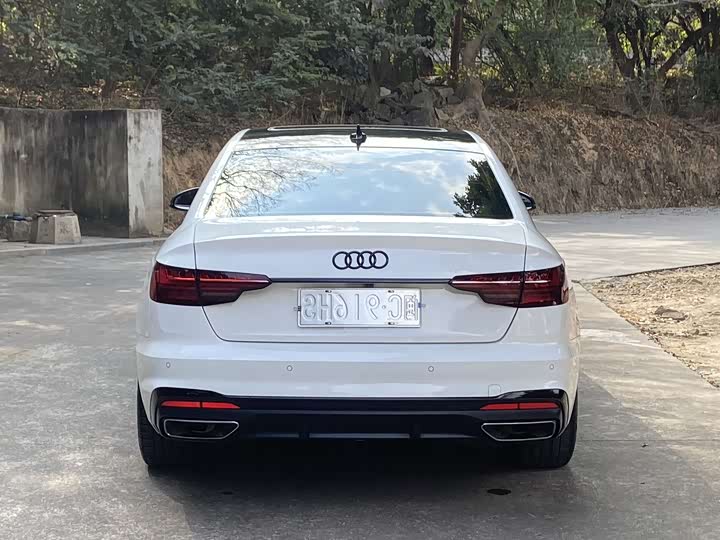 Фото 8 - Audi A4L