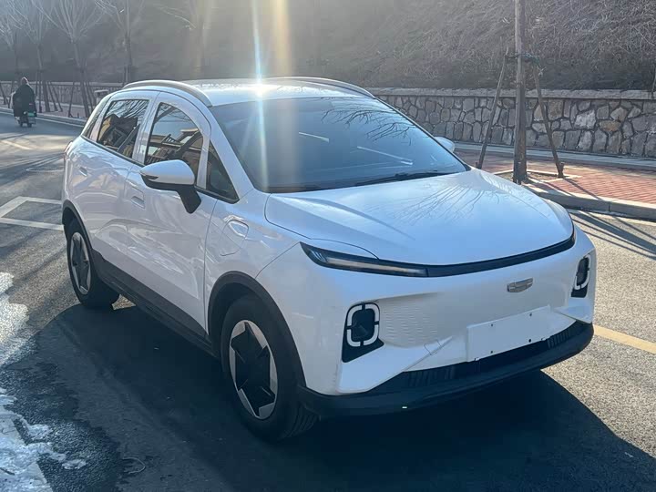 Фото 1 - Geely Geometry E Firefly