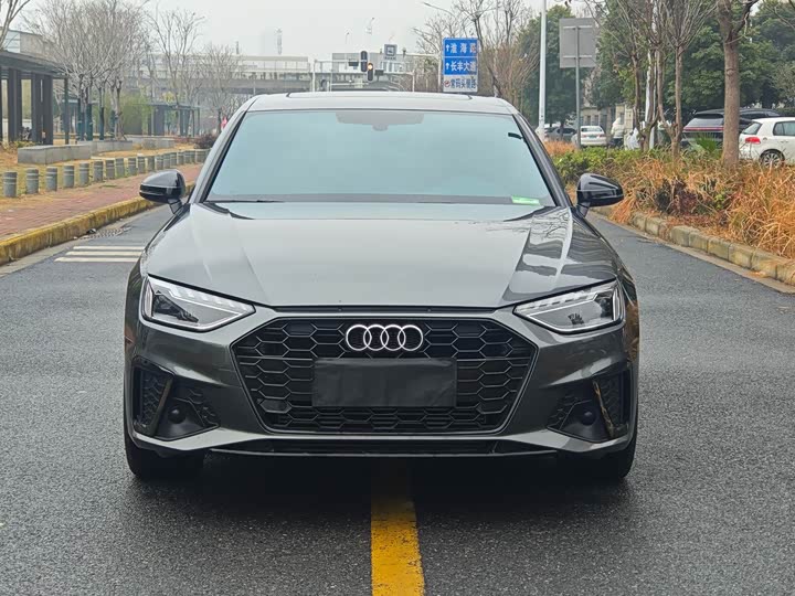 Фото 2 - Audi A4L