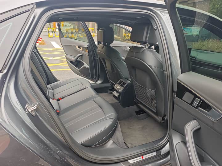 Фото 7 - Audi A4L