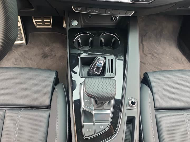 Фото 8 - Audi A4L