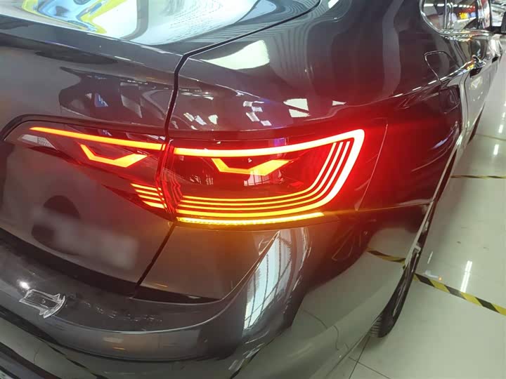 Фото 8 - Volkswagen Sagitar L