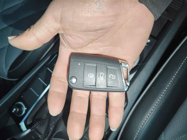 Фото 9 - Volkswagen Sagitar L