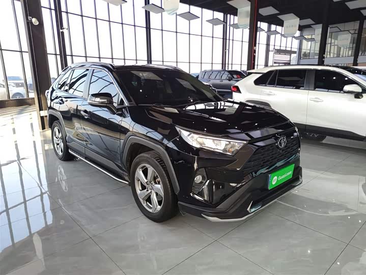 Фото 4 - Toyota RAV4