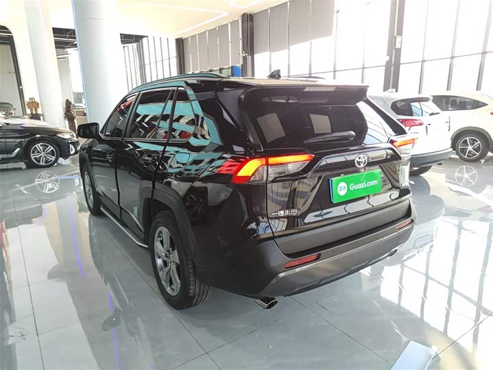 Фото 5 - Toyota RAV4