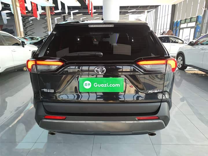 Фото 6 - Toyota RAV4