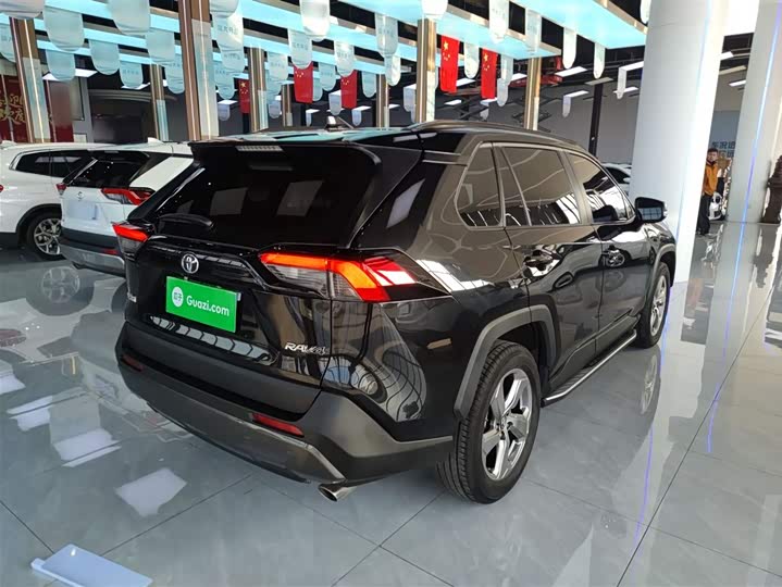 Фото 7 - Toyota RAV4