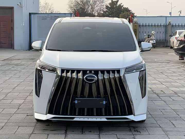 Фото 2 - GAC Trumpchi M8