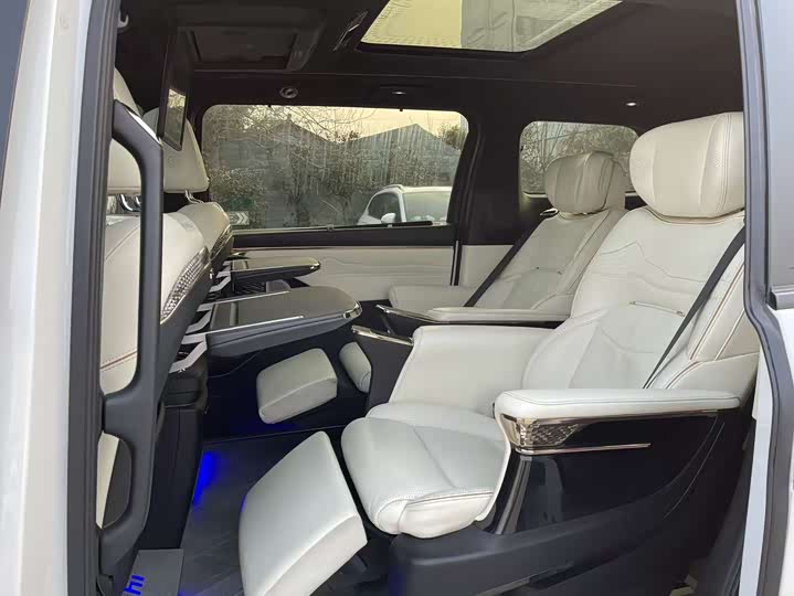 Фото 4 - GAC Trumpchi M8