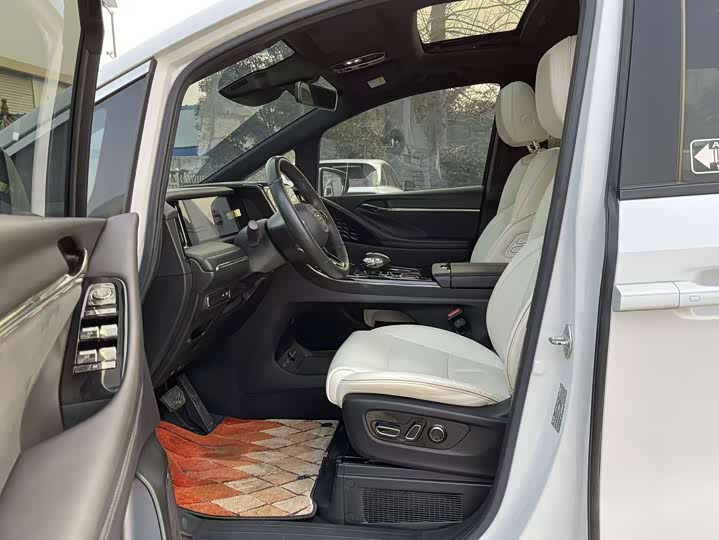 Фото 6 - GAC Trumpchi M8