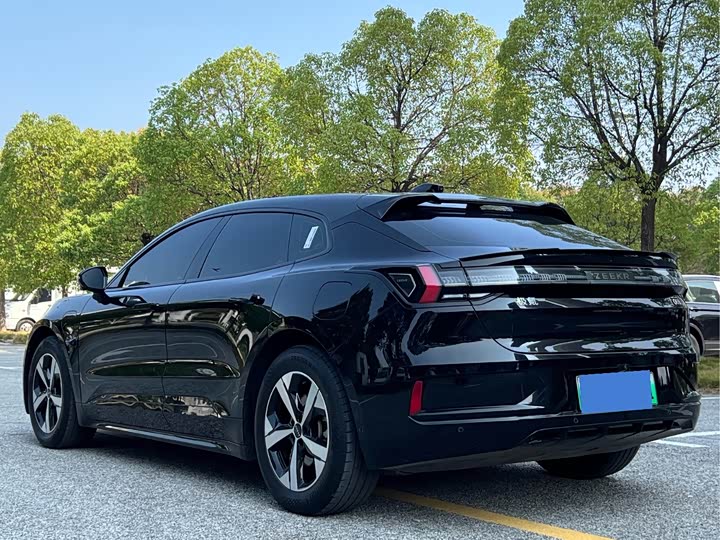 Фото 6 - Zeekr 001