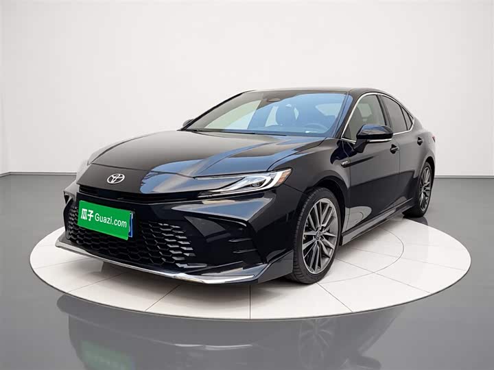 Фото 2 - Toyota Camry