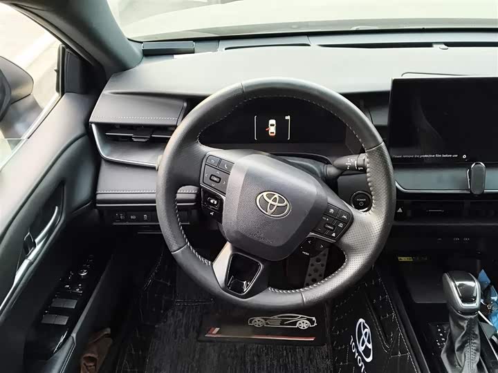 Фото 3 - Toyota Camry