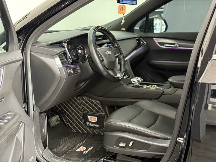 Фото 4 - Cadillac XT6