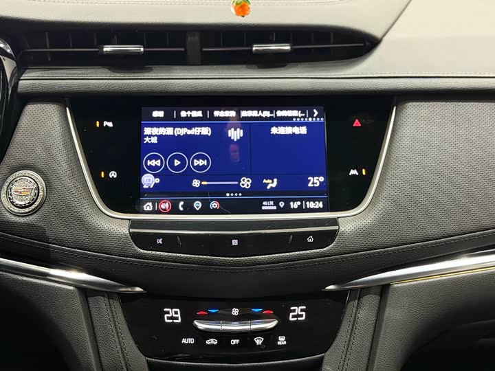 Фото 8 - Cadillac XT6