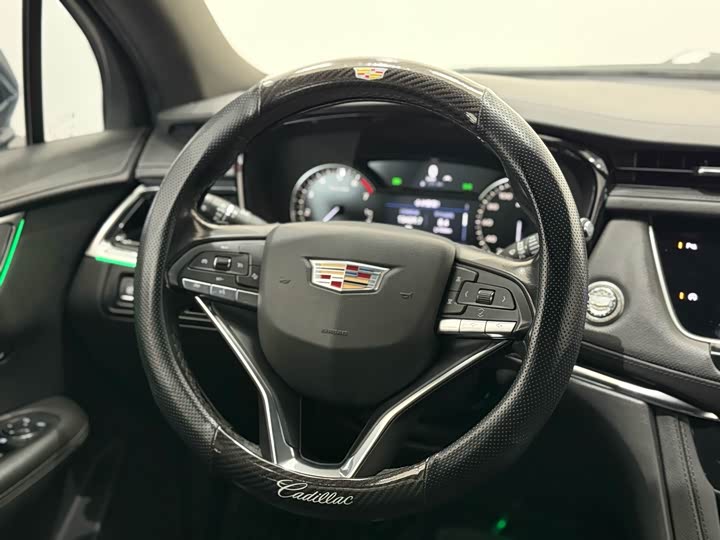 Фото 9 - Cadillac XT6