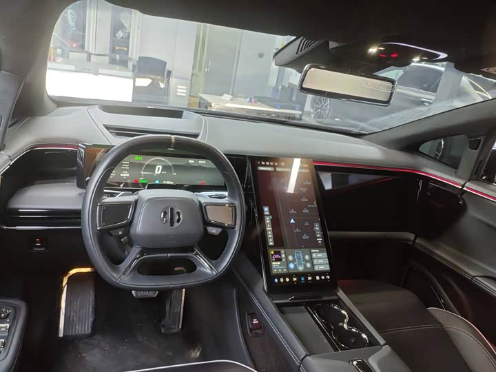 Фото 5 - HiPhi X