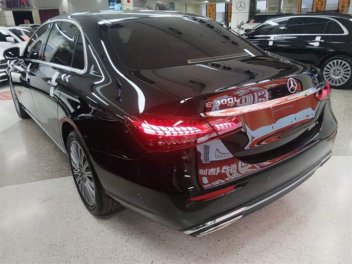 Фото 5 - Mercedes-Benz E-Class