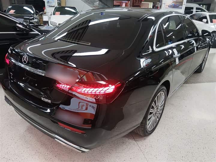 Фото 7 - Mercedes-Benz E-Class