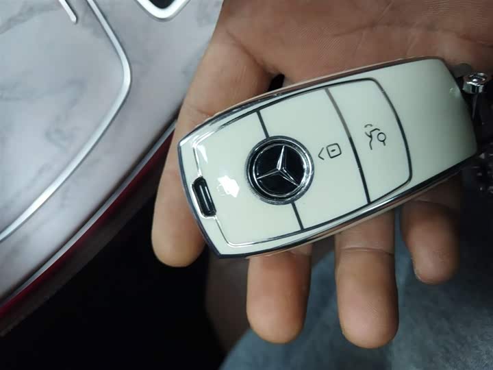 Фото 9 - Mercedes-Benz E-Class