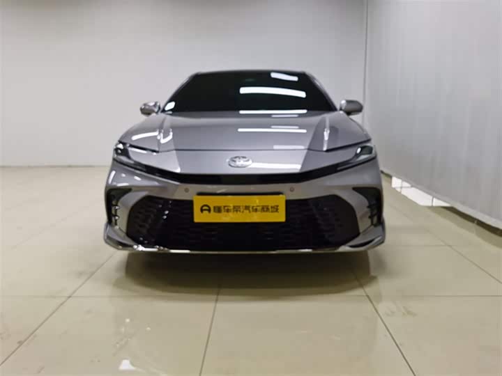 Фото 3 - Toyota Camry