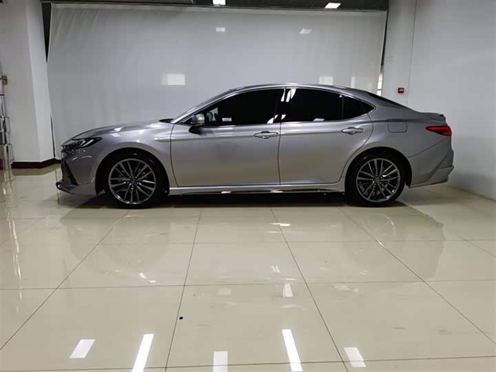 Фото 5 - Toyota Camry