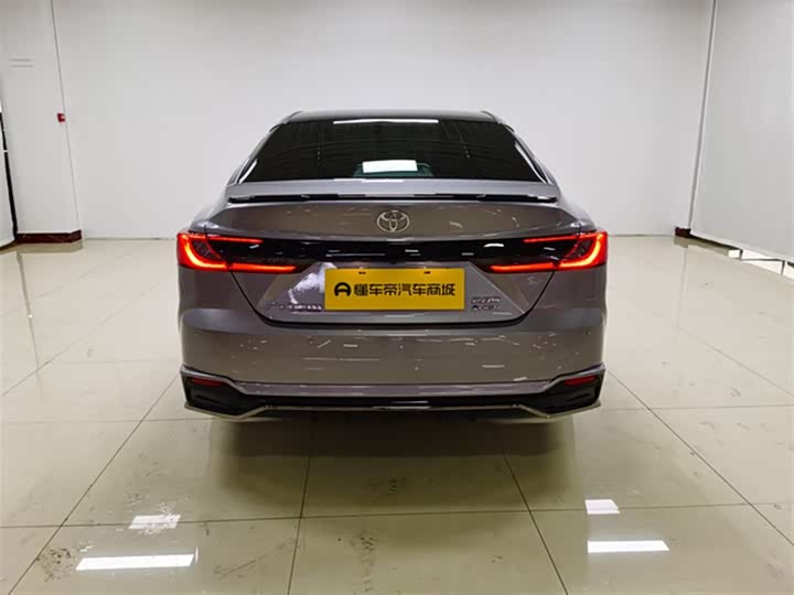 Фото 7 - Toyota Camry