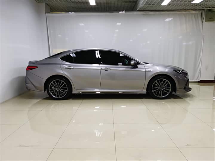 Фото 9 - Toyota Camry