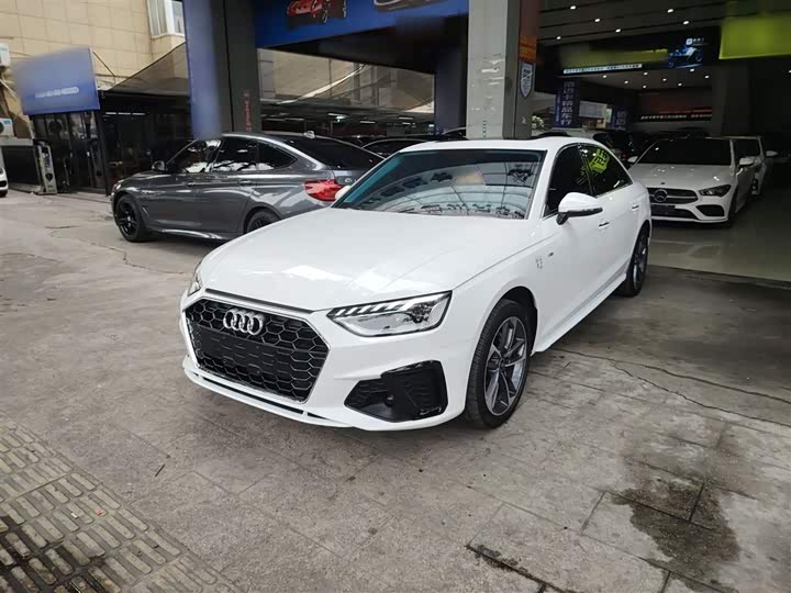 Фото 1 - Audi A4L