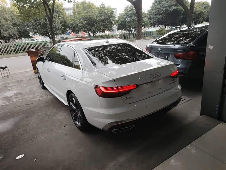 Фото 5 - Audi A4L