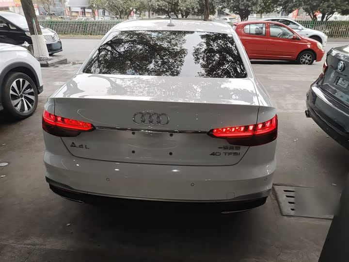 Фото 6 - Audi A4L