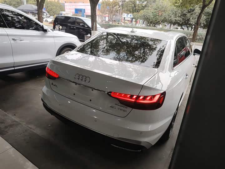 Фото 7 - Audi A4L