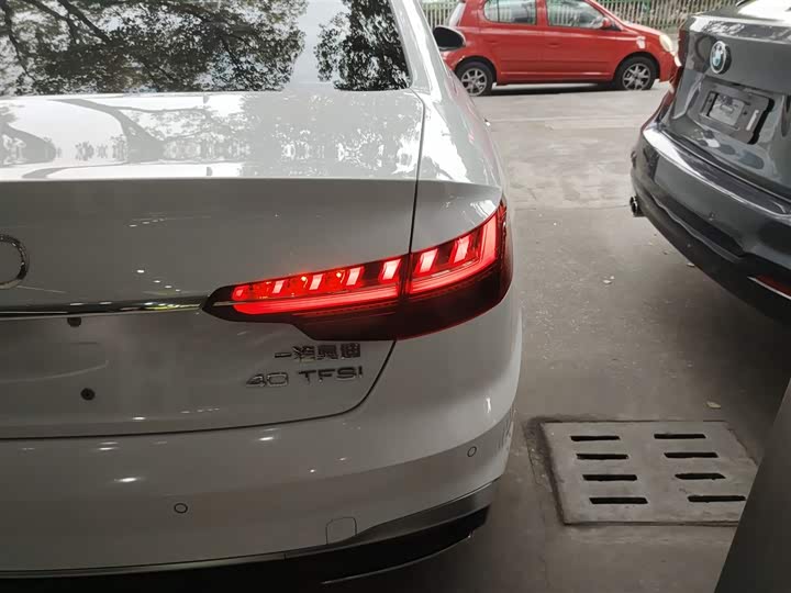 Фото 8 - Audi A4L