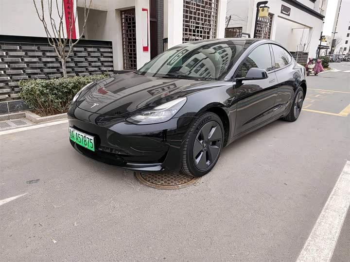 Фото 1 - Tesla Model 3