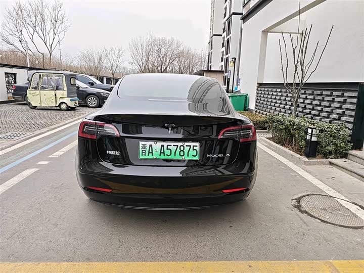 Фото 3 - Tesla Model 3