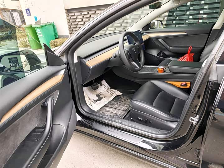 Фото 5 - Tesla Model 3