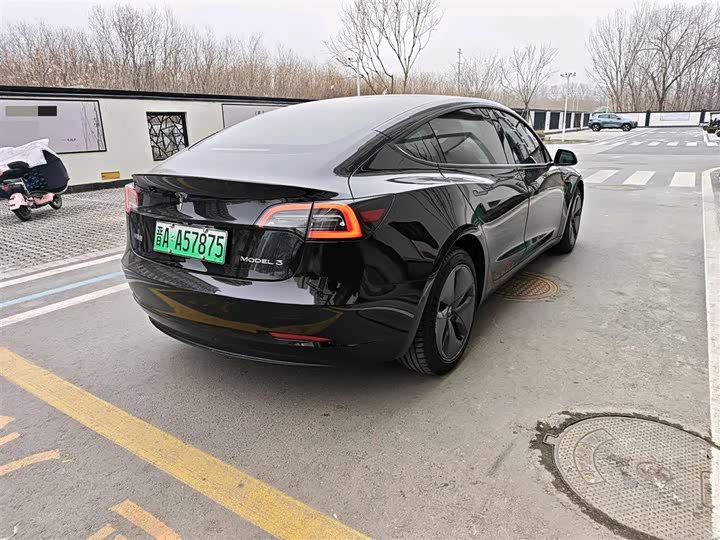 Фото 8 - Tesla Model 3
