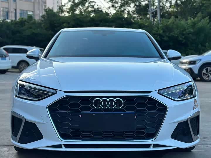 Фото 2 - Audi A4L