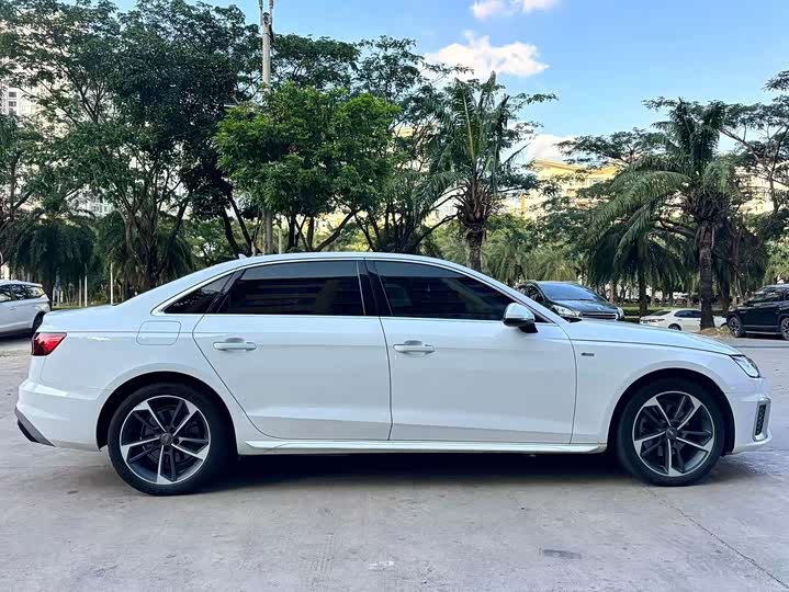 Фото 4 - Audi A4L