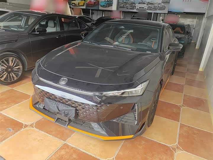 Фото 1 - Changan UNI-V