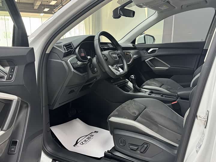 Фото 8 - Audi Q3