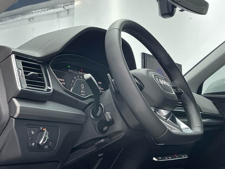 Фото 7 - Audi Q5L